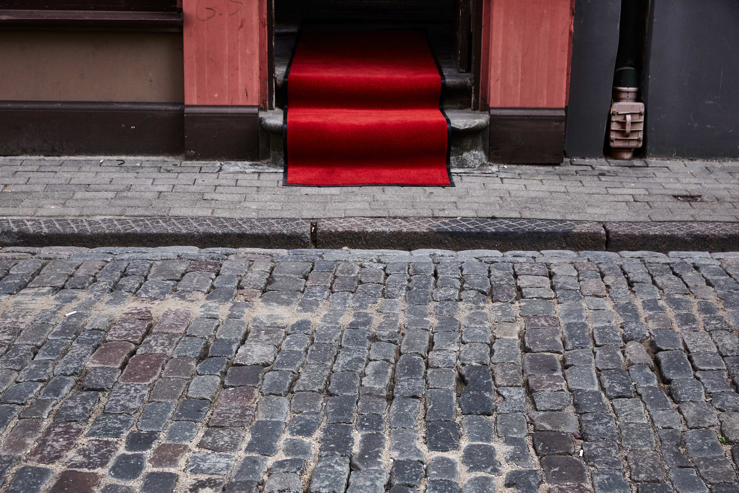 entrance with red carpet in Riga