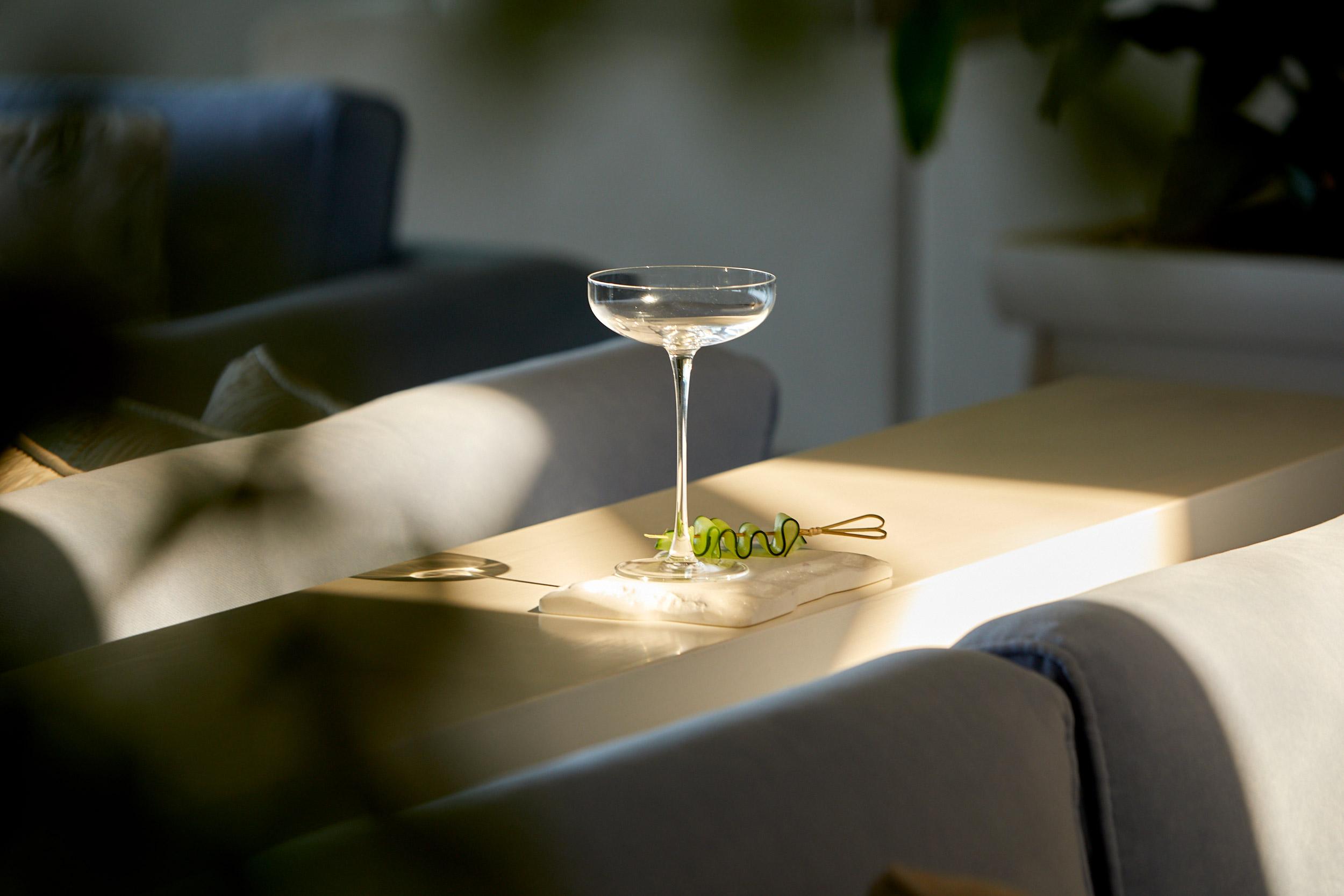 Sani Club Main Bar, Martini in sunlight