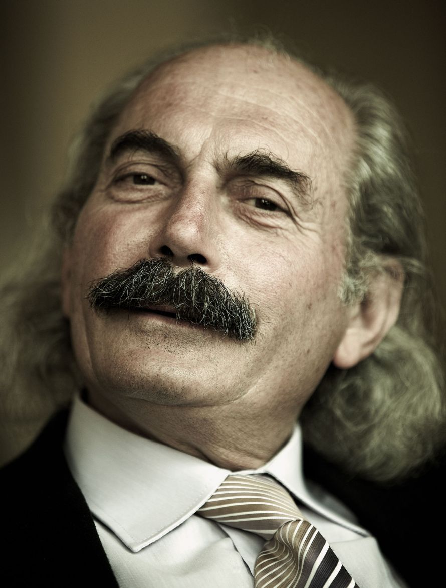 portait of winemaker Anestis Papatzimopoulos