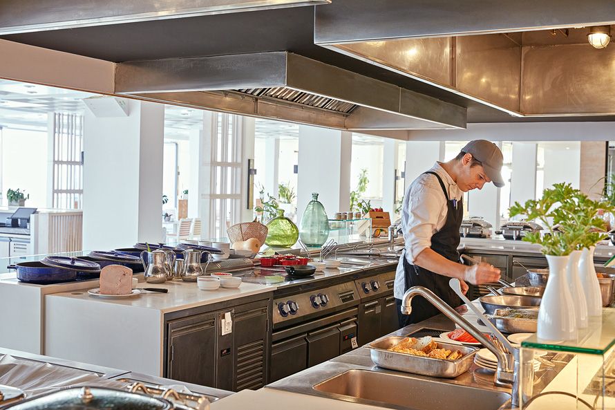 Grecotel Lux Me White Palace, restaurant, chef cooking