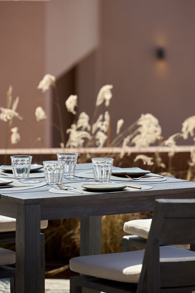 restaurant Rocrita Crete , table with weed flowers